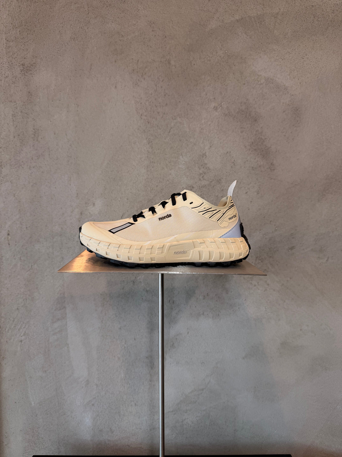 ALMOND SNEAKER