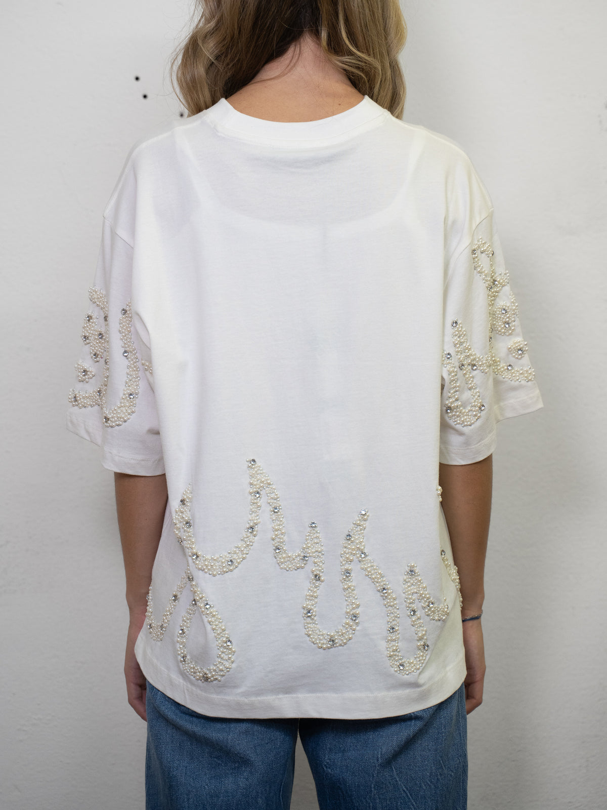 EMBROIDED STONES TEE