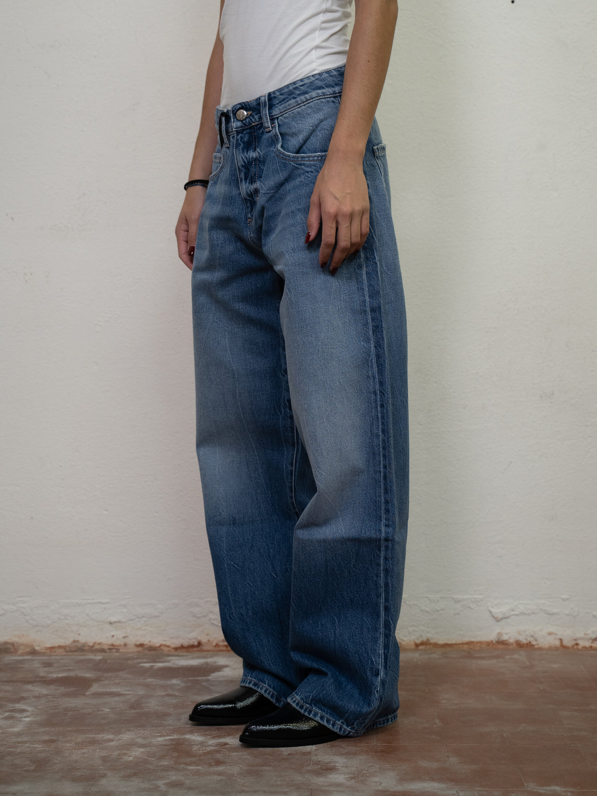 LOW WAIST STRAIGHT LEG DENIM