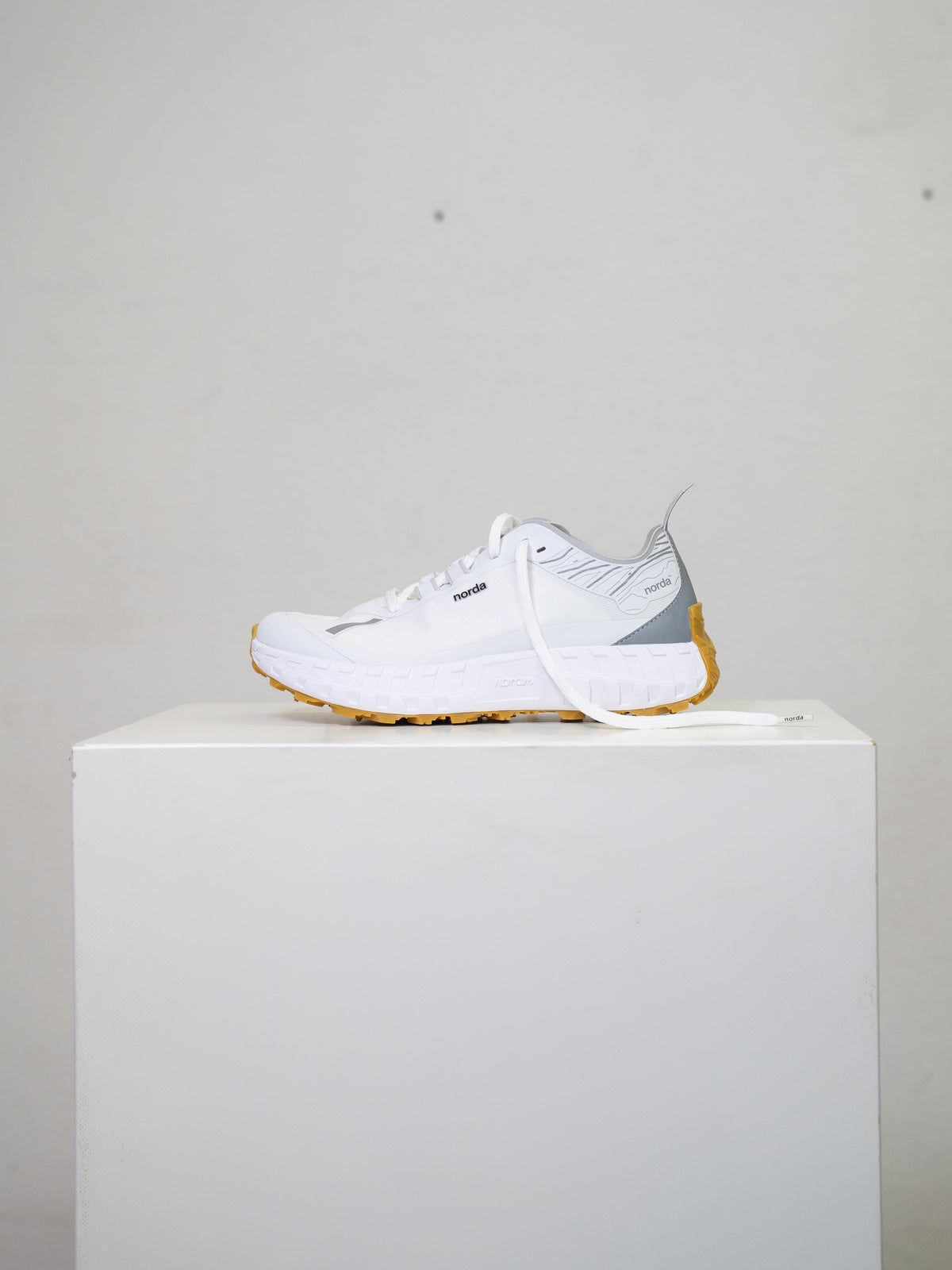 WHITE GUM SNEAKER WOMAN
