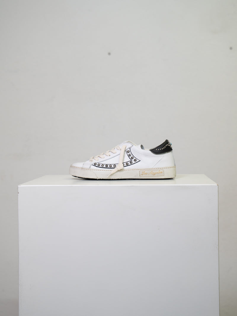 STUDDED LOW SNEAKER