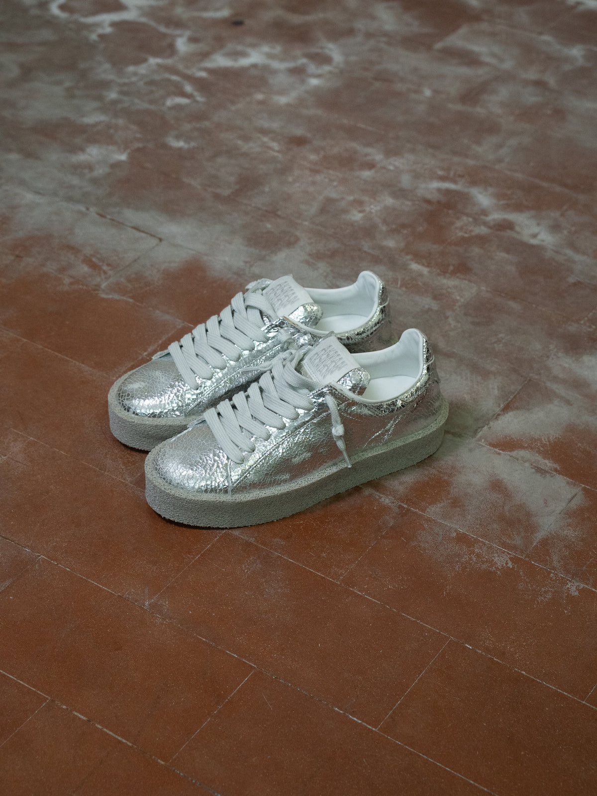LEATHER SNEAKER