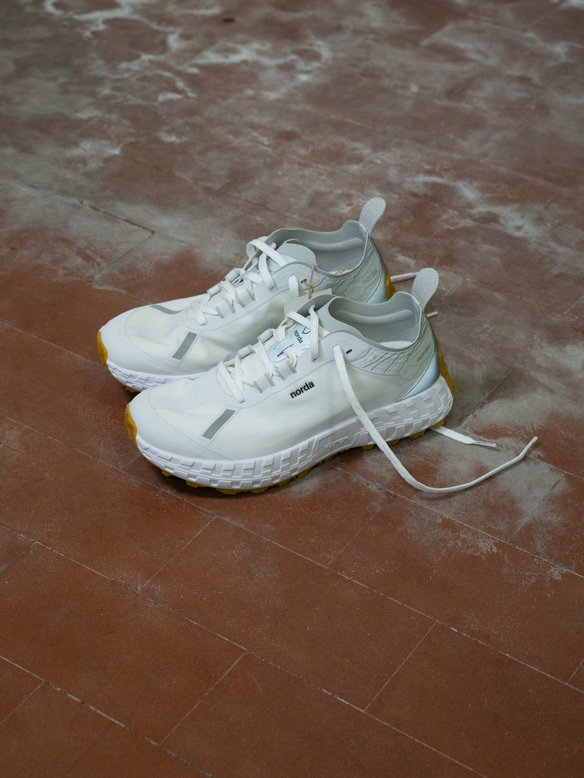 WHITE GUM SNEAKER WOMAN
